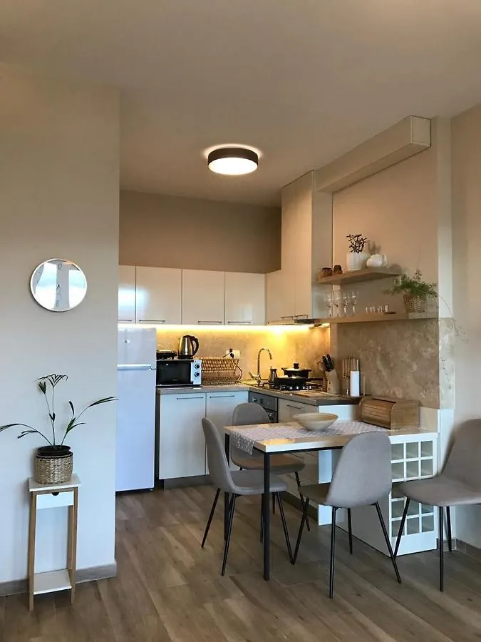 Ameri Plaza Green Apartments Тбилиси 0*,